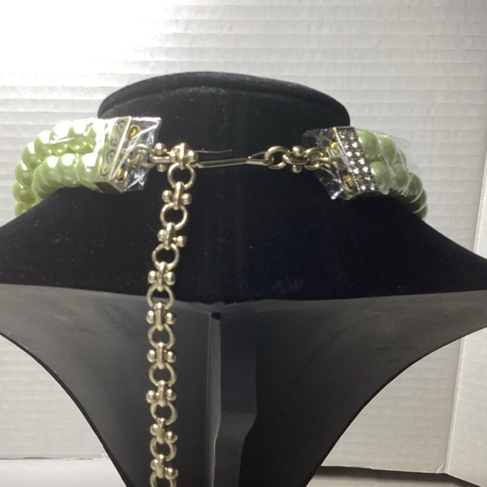 Elegant Heidi Daus” Night of the Gardenia”Green Pearl Necklace - Picture 6 of 8